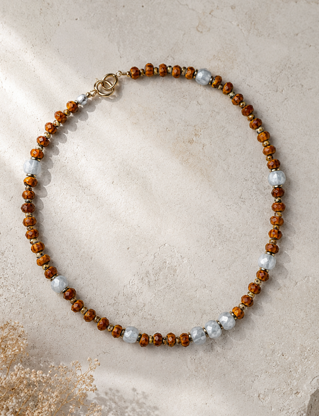 FRIDA - Collier de perles lumineux aux accents bohèmes chic
