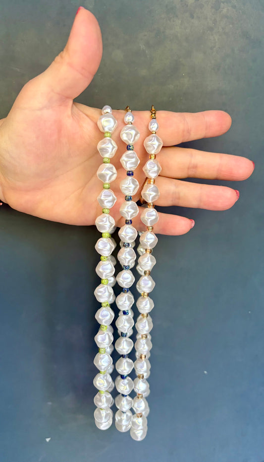 ELEGANCE - Collier de perles nacrées intemporel