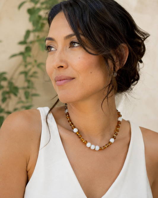 FRIDA - Collier de perles lumineux aux accents bohèmes chic