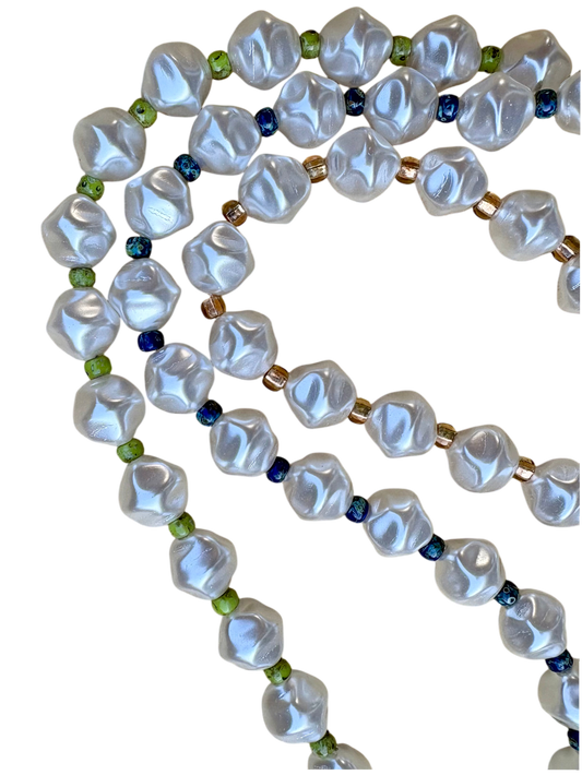 ELEGANCE - Collier de perles nacrées intemporel
