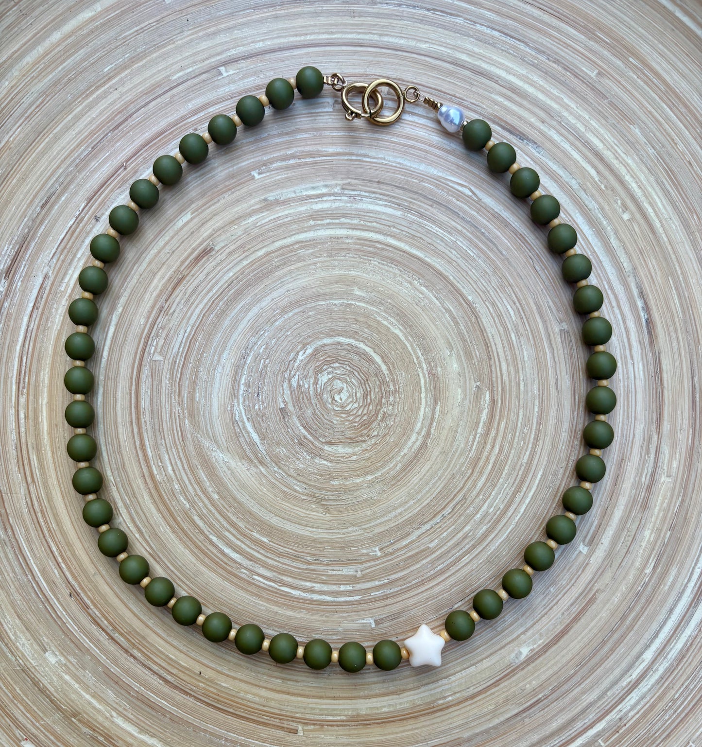 BUBBLY STAR MAT - Collier de perles colorées qui met de bonne humeur