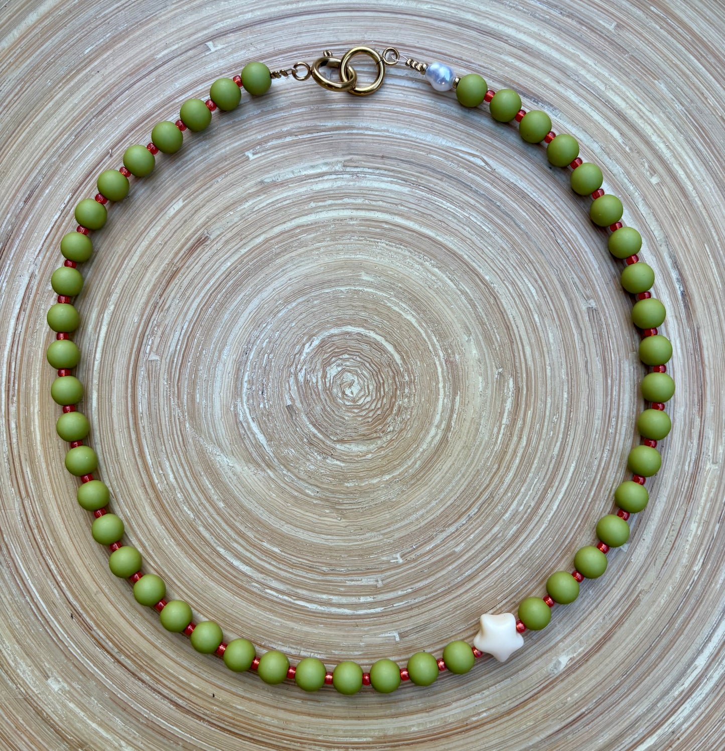 BUBBLY STAR MAT - Collier de perles colorées qui met de bonne humeur