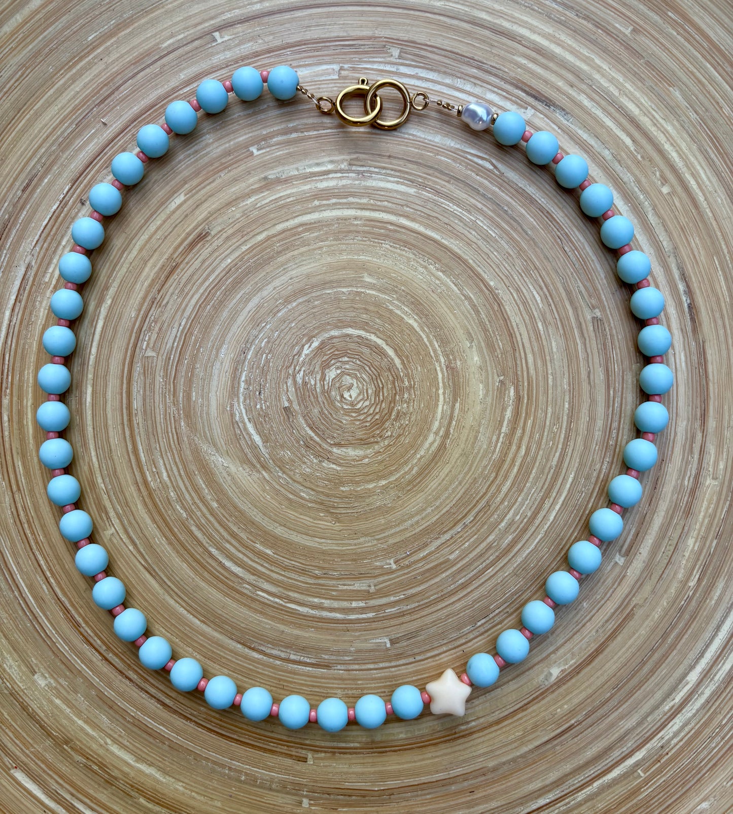 BUBBLY STAR MAT - Collier de perles colorées qui met de bonne humeur