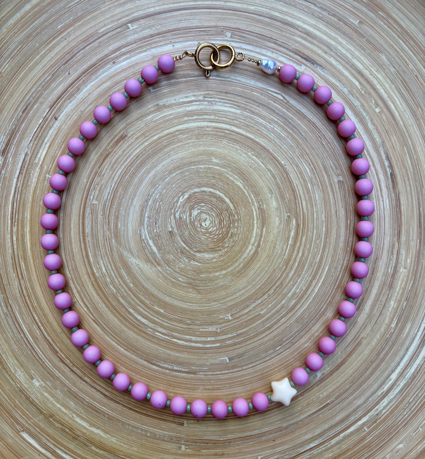 BUBBLY STAR MAT - Collier de perles colorées qui met de bonne humeur