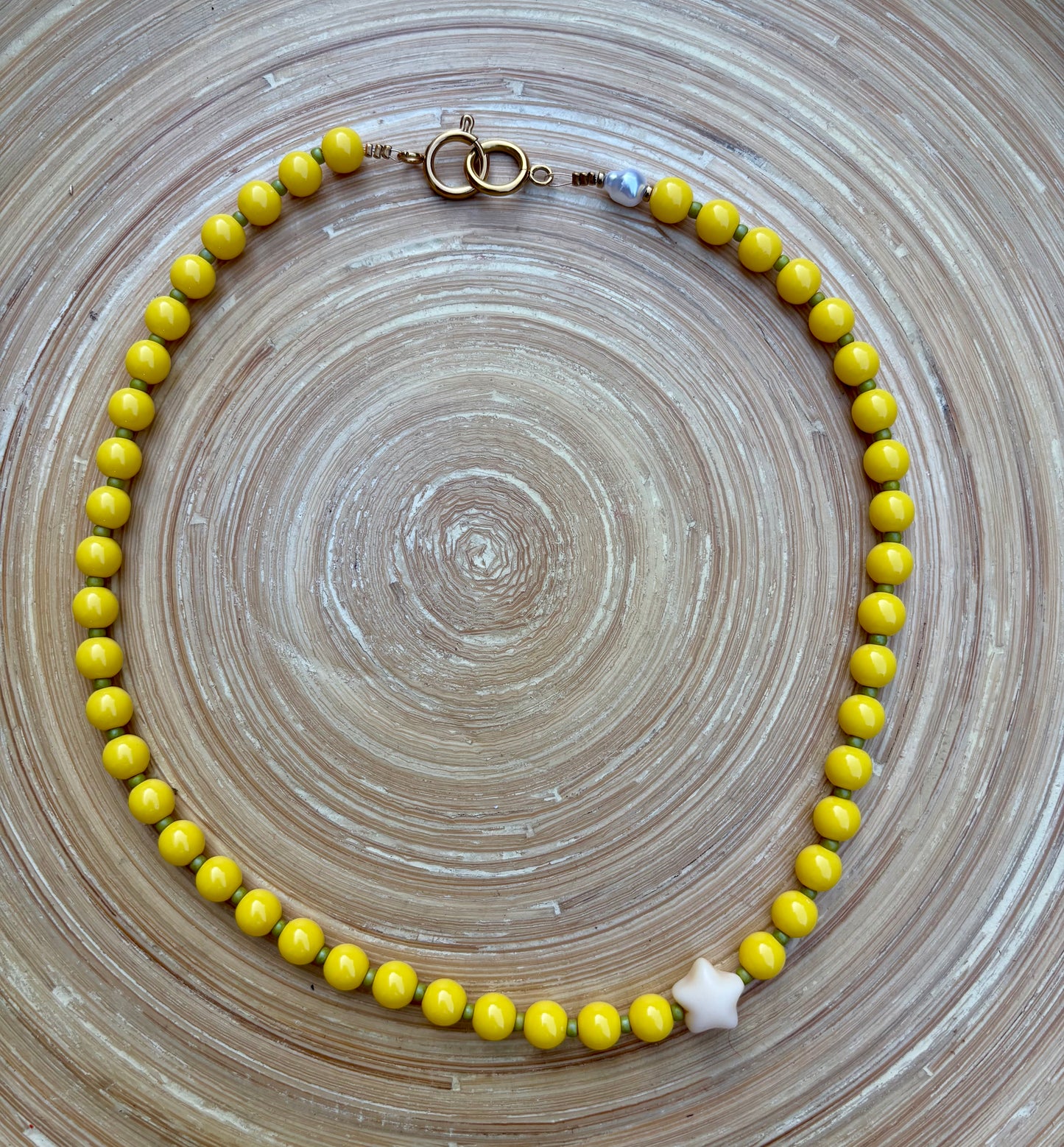 BUBBLY STAR BRILLANT - Collier de perles colorées qui met de bonne humeur