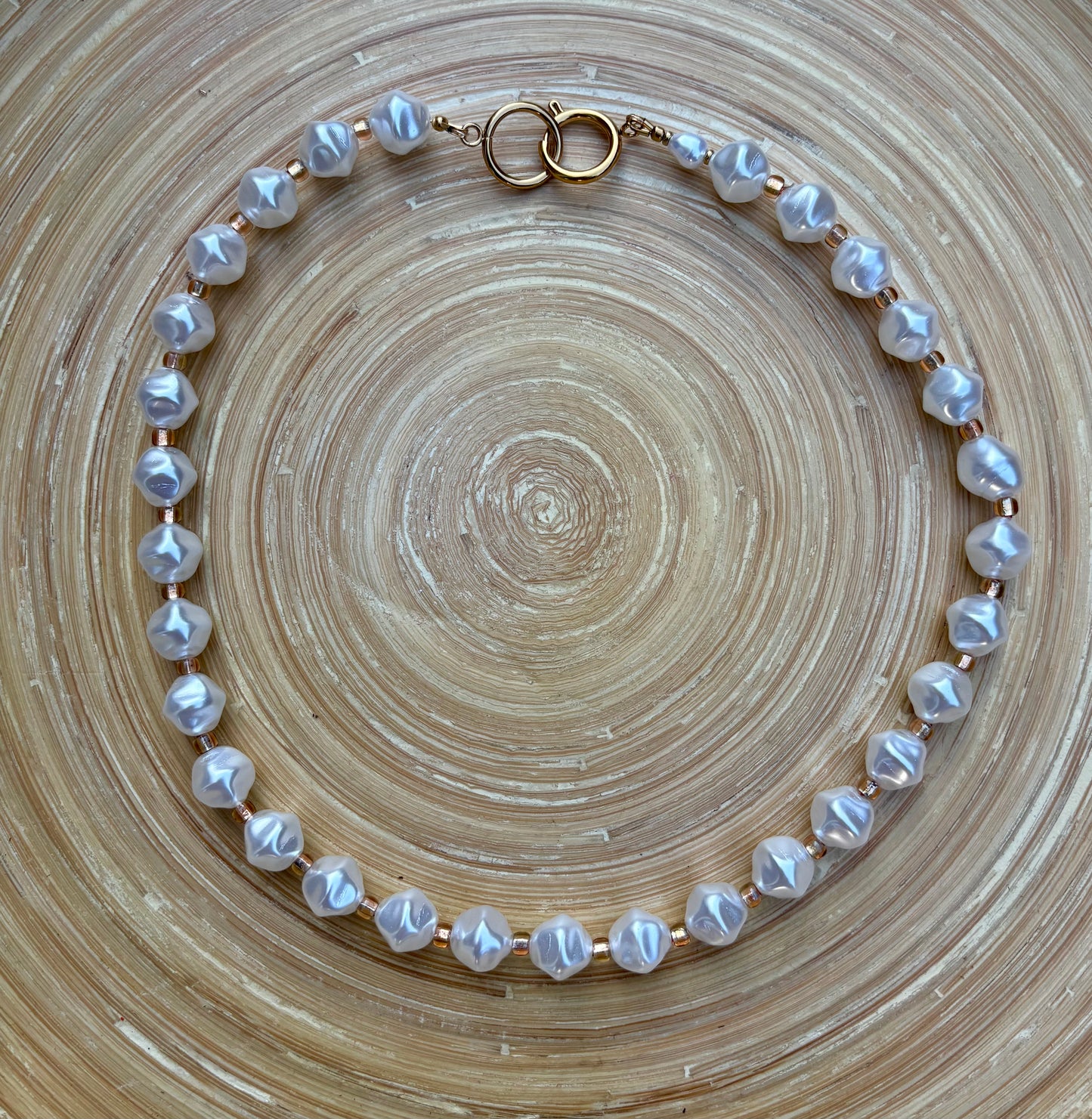 ELEGANCE - Collier de perles nacrées intemporel