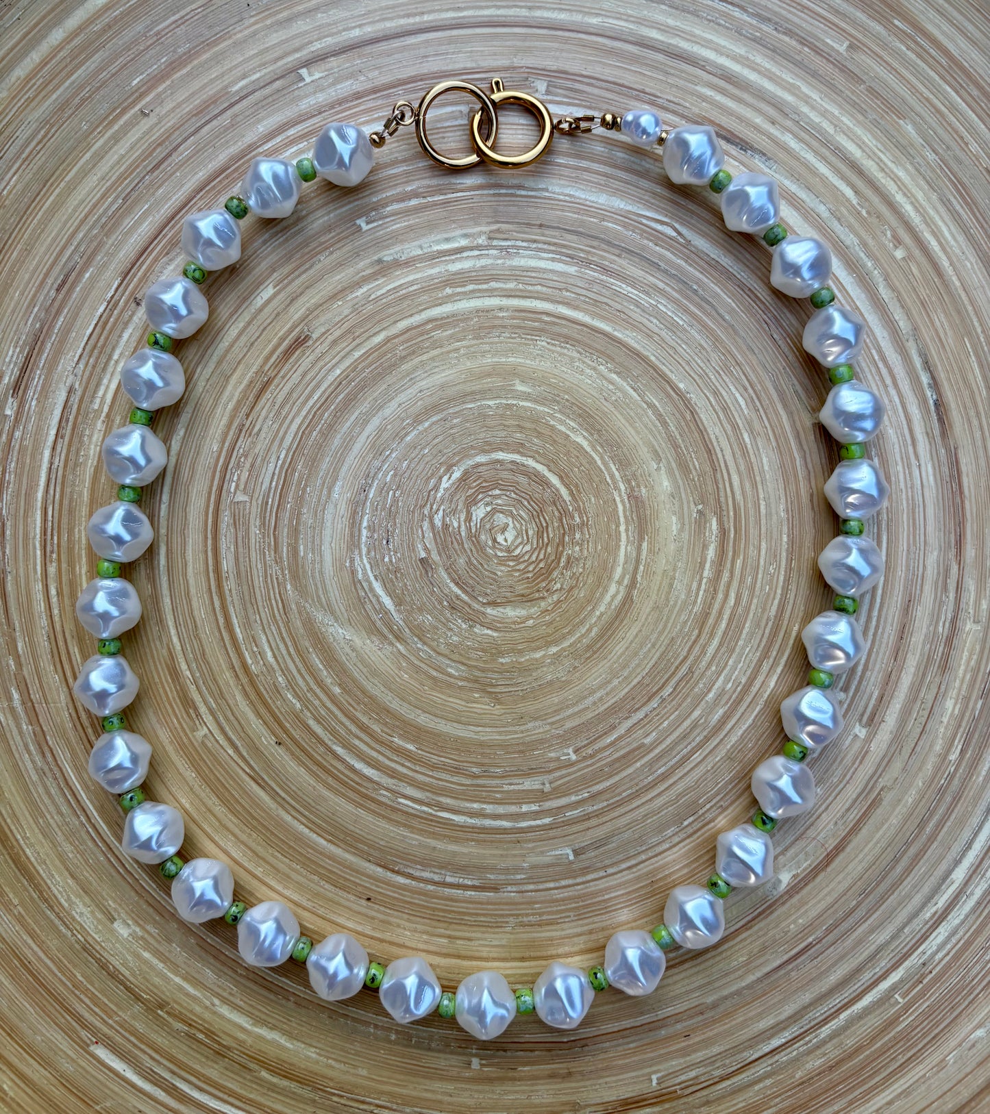 ELEGANCE - Collier de perles nacrées intemporel