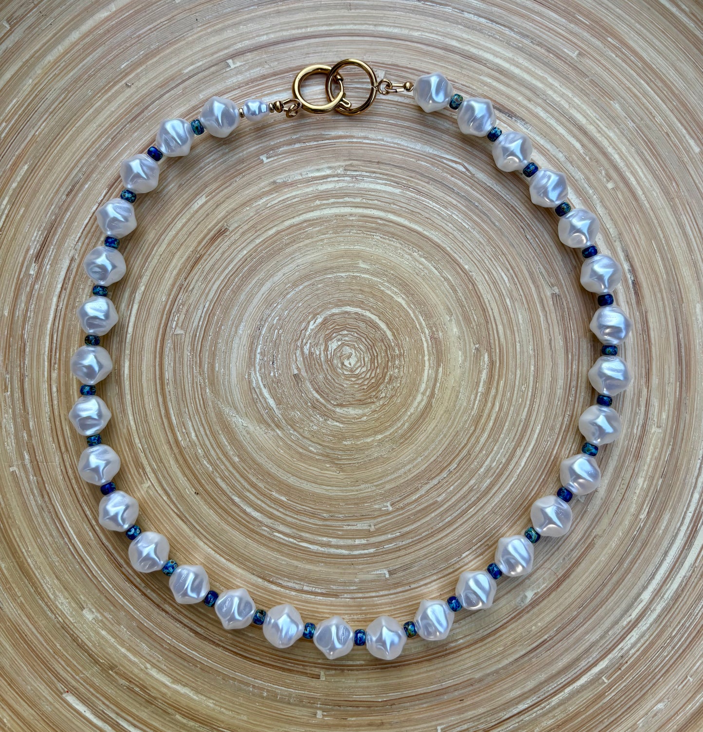 ELEGANCE - Collier de perles nacrées intemporel