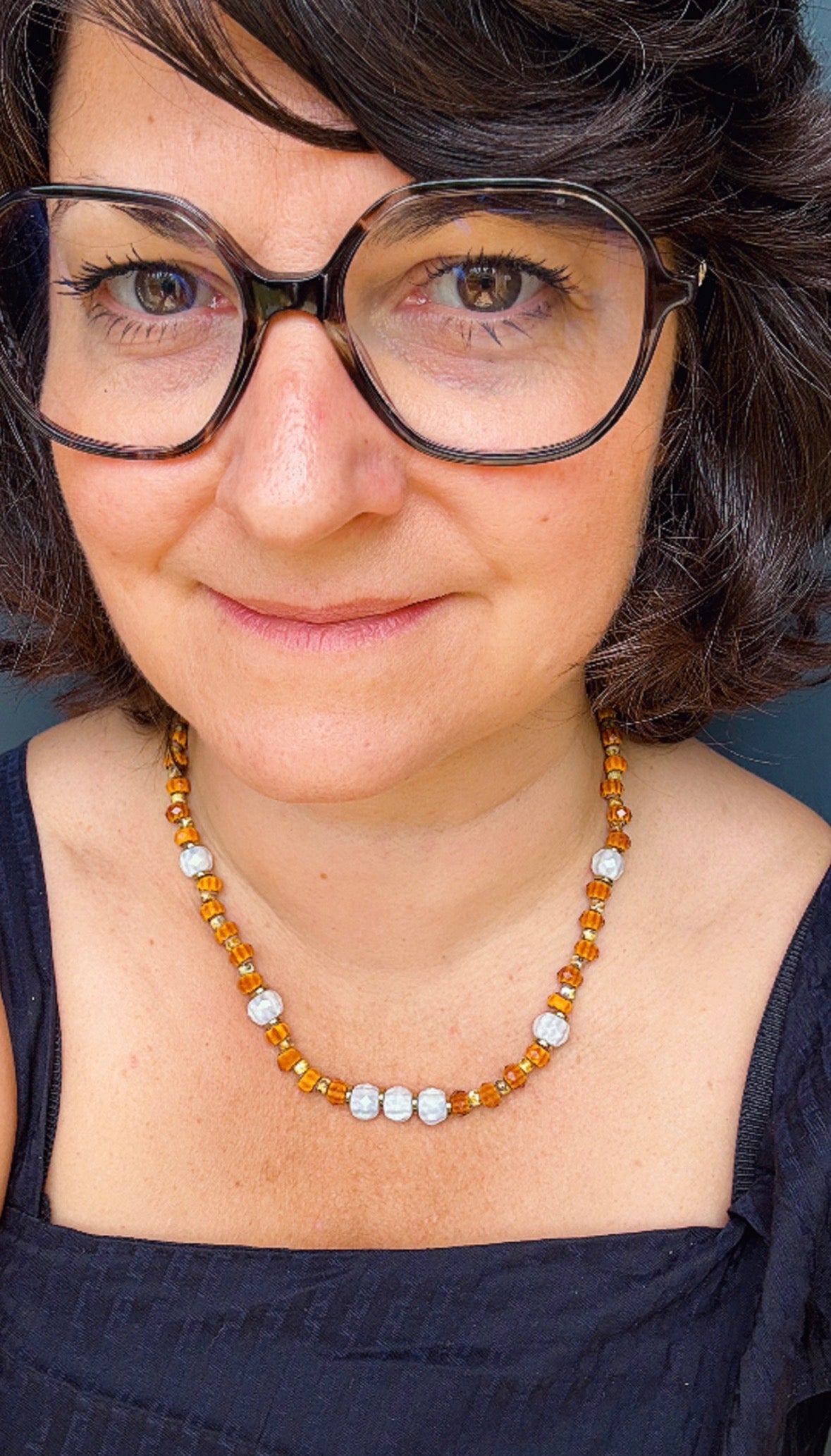 FRIDA - Collier de perles lumineux aux accents bohèmes chic