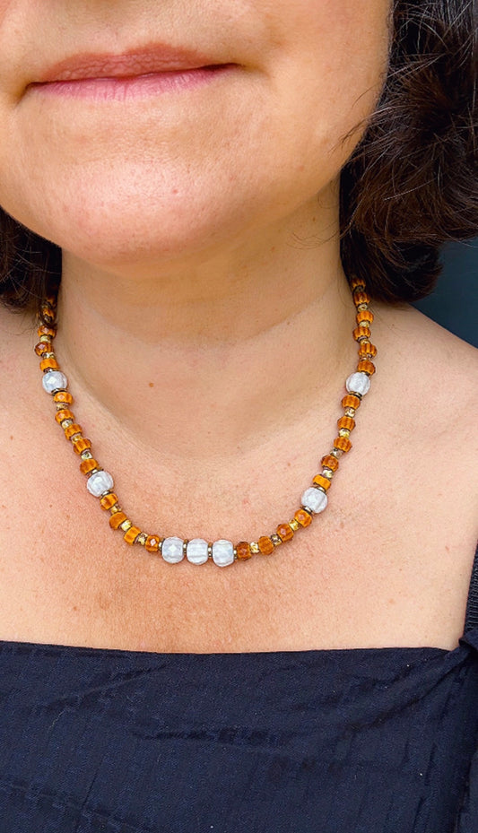 FRIDA - Collier de perles lumineux aux accents bohèmes chic