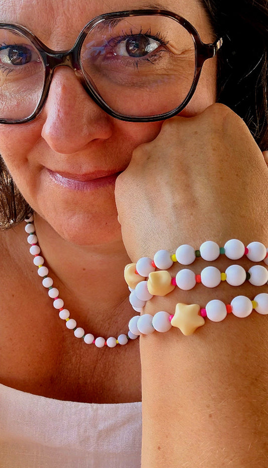 BUBBLY STAR MAT - Bracelet de perles colorées qui met de bonne humeur