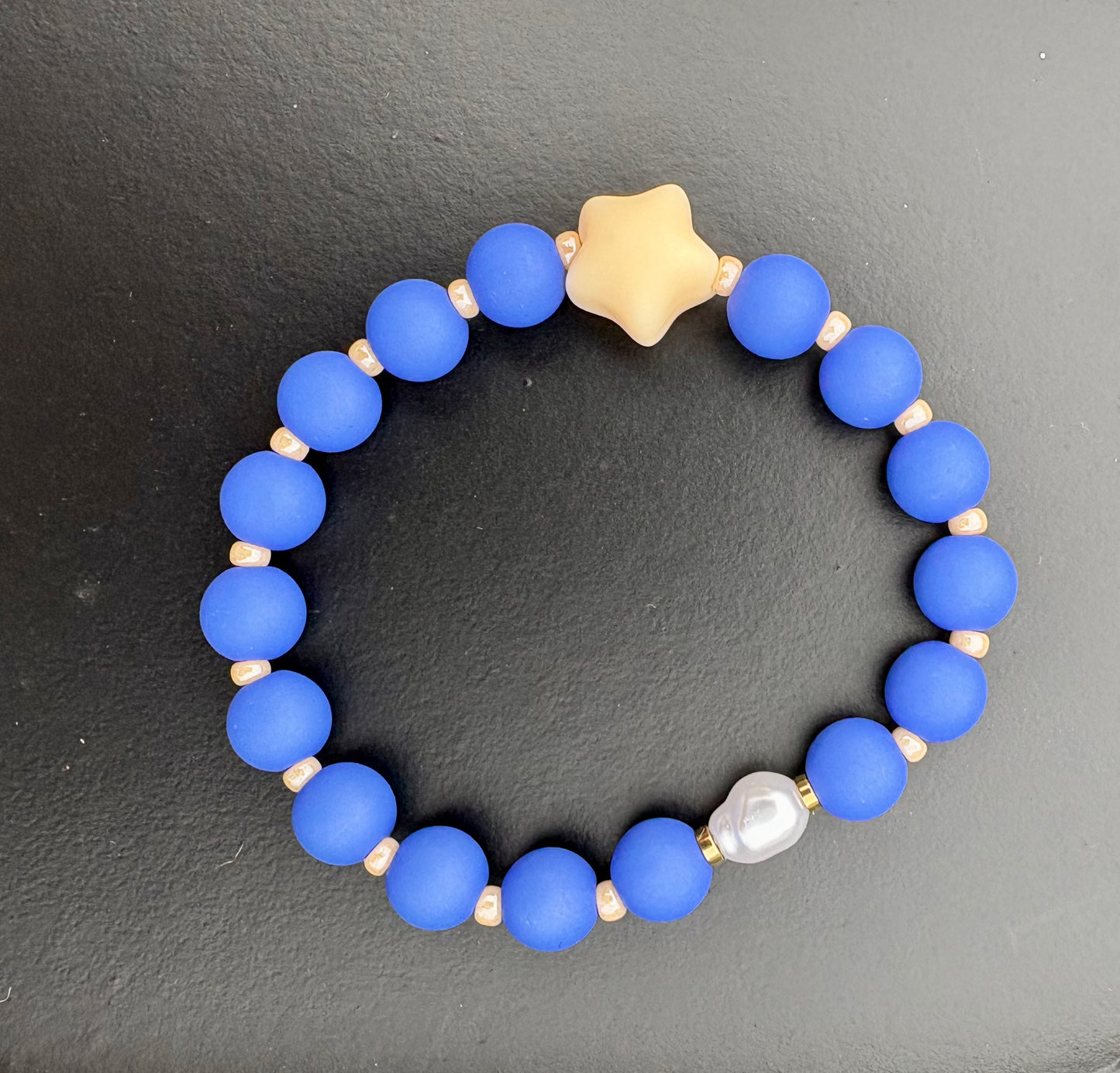 BUBBLY STAR MAT - Bracelet de perles colorées qui met de bonne humeur