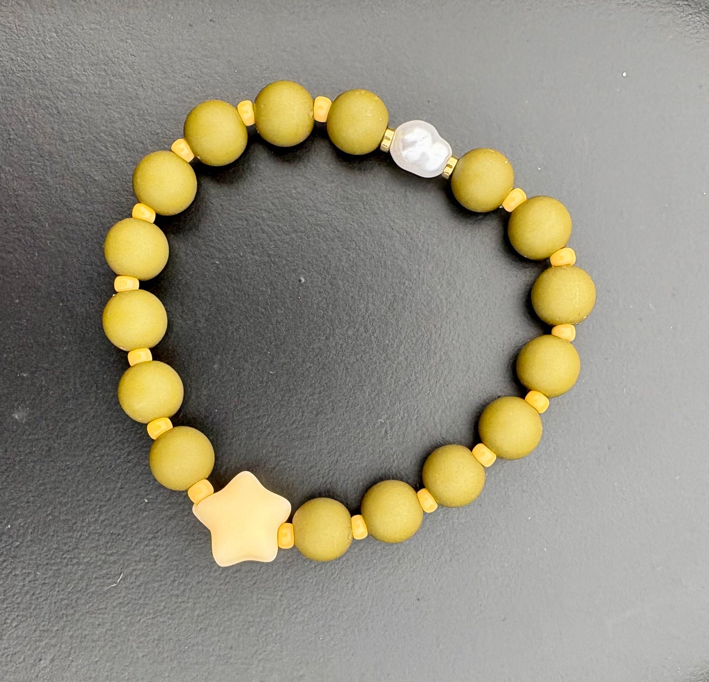 BUBBLY STAR MAT - Bracelet de perles colorées qui met de bonne humeur