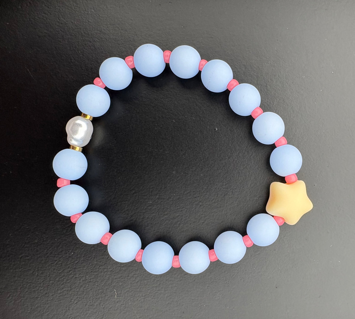BUBBLY STAR MAT - Bracelet de perles colorées qui met de bonne humeur