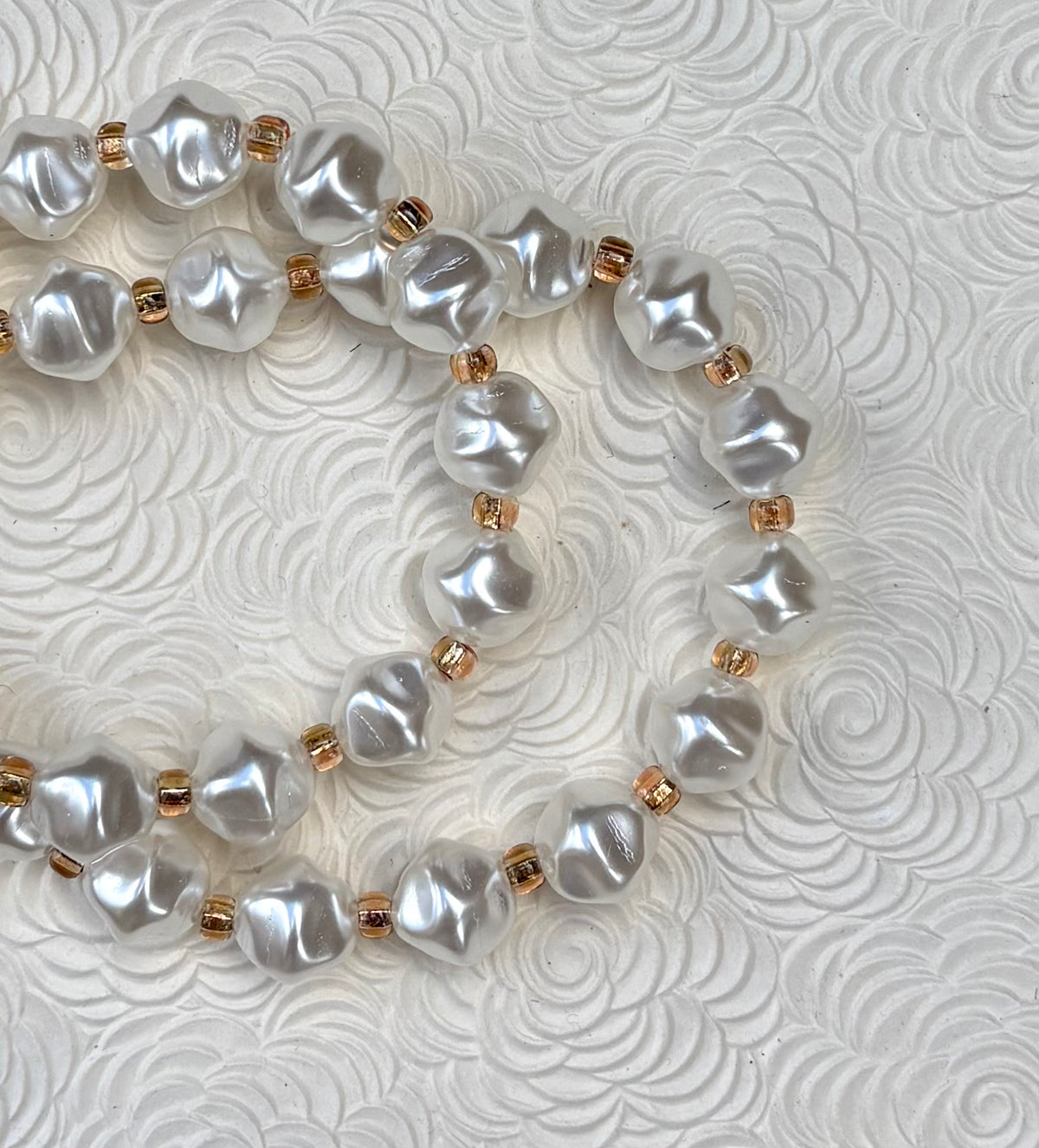 ELEGANCE - Collier de perles nacrées intemporel
