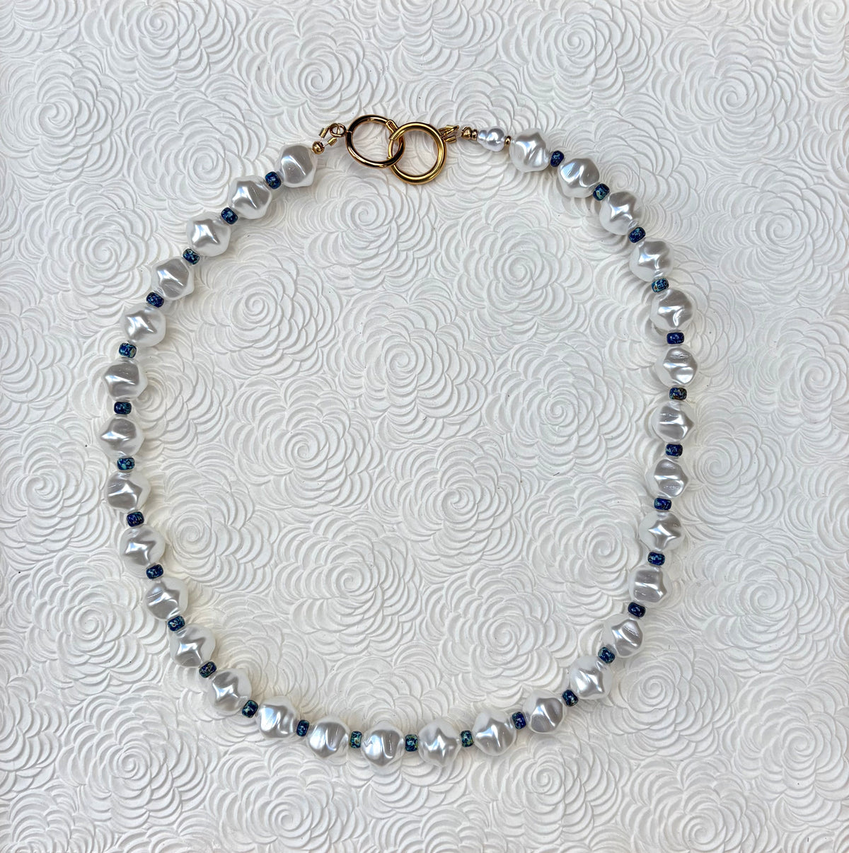 ELEGANCE - Collier de perles nacrées intemporel