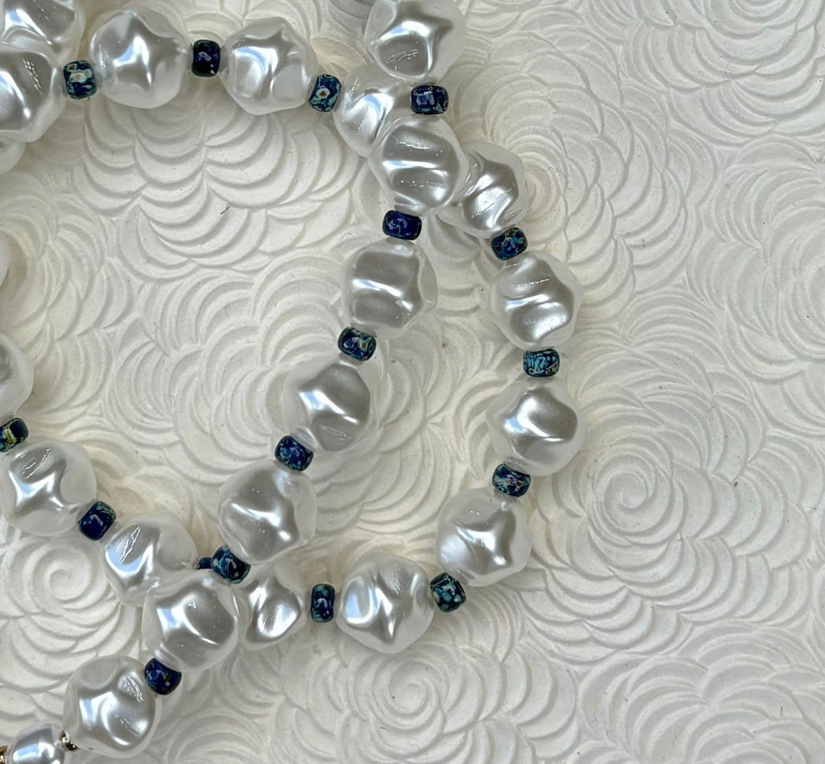 ELEGANCE - Collier de perles nacrées intemporel