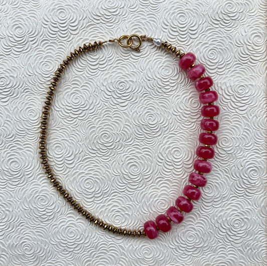 BOUGAINVILLIER - Collier rose éclatant des fleurs au soleil