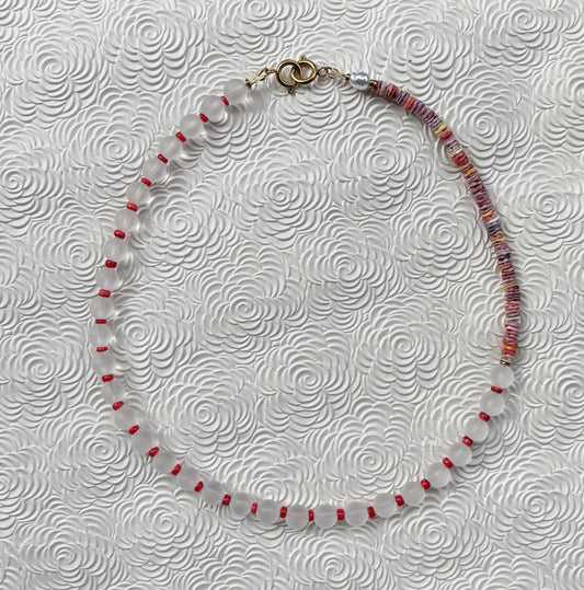 SABLE CHAUD - Collier de perles en cristal de roche, corail & coquillage