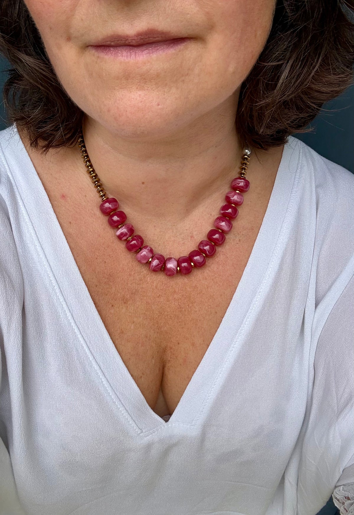 BOUGAINVILLIER - Collier rose éclatant des fleurs au soleil
